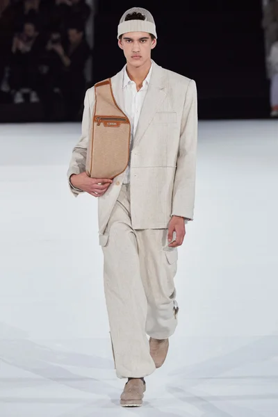 Look 7